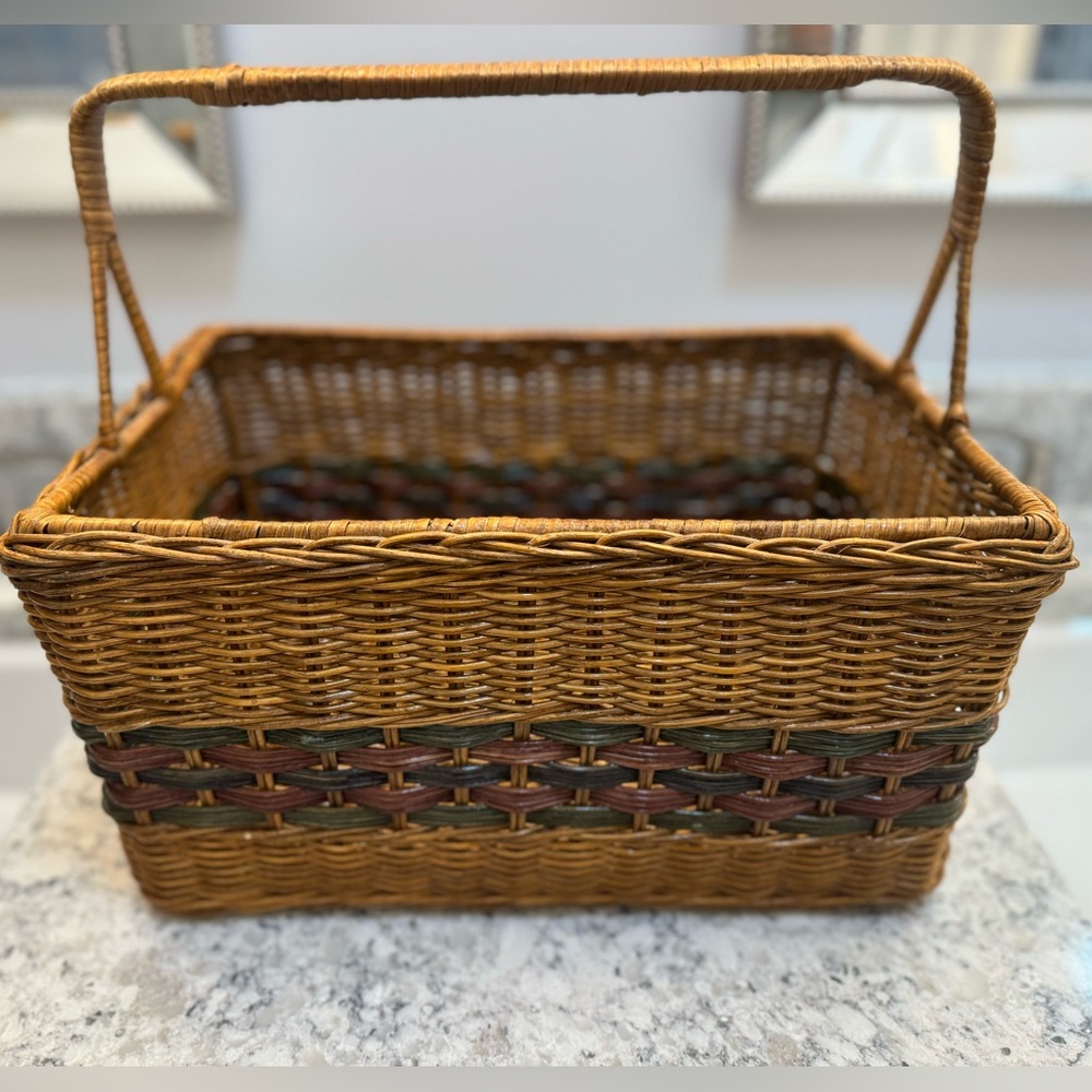 Signature Basket by The Homemaker Collection. Metal Frame Early 2000's